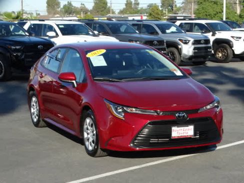 Used 2025 Toyota Corolla LE image 2