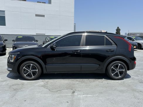 Certified 2023 Kia Niro EX FWD image 3
