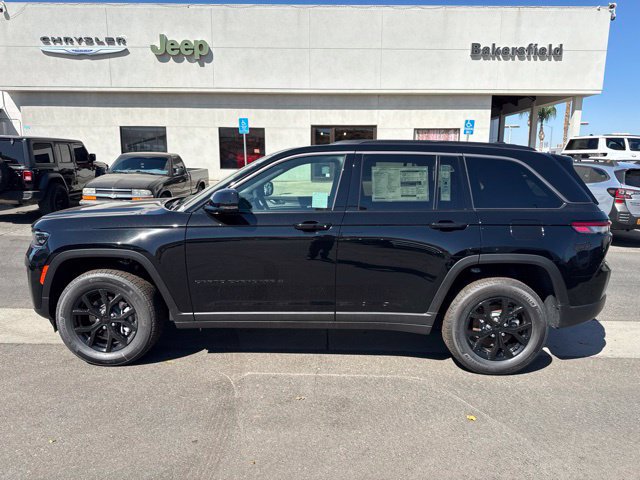 New 2026 Jeep Grand Cherokee Altitude AWD/4WD image 2