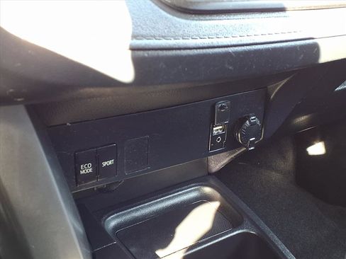 Used 2017 Toyota RAV4 LE image 15