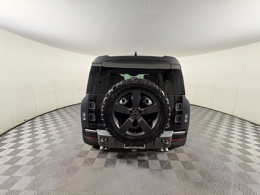 Used 2023 Land Rover Defender 110 AWD/4WD image 4
