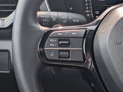 Used 2025 Honda Pilot Black Edition image 10