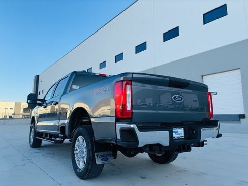 New 2026 Ford F250 XLT w/ FX4 Off-Road Package image 3