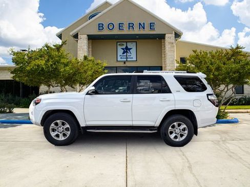 Used 2020 Toyota 4Runner SR5 Premium w/ Moonroof Package image 2