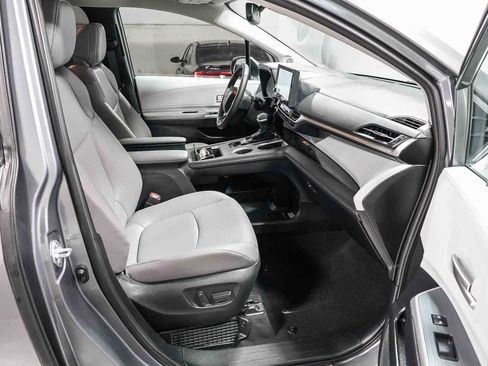 Certified 2026 Toyota Sienna XLE FWD image 18
