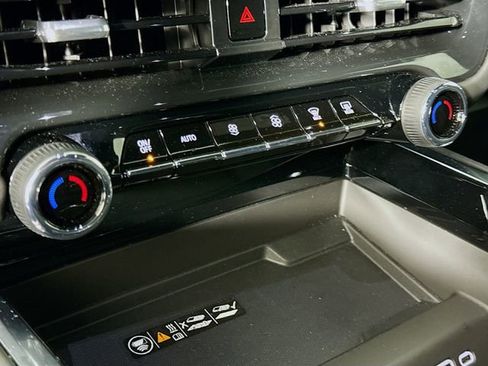 Used 2025 Chevrolet Tahoe High Country image 20