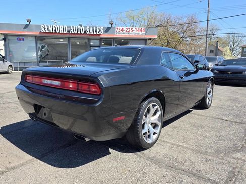 Used 2011 Dodge Challenger RWD image 11