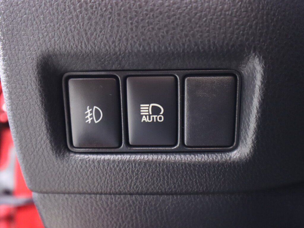 Used 2018 Toyota C-HR XLE FWD image 10