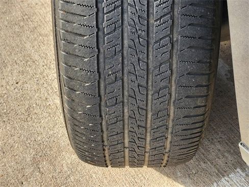 Used 2016 GMC Canyon SLT w/ Driver Alert Package image 11