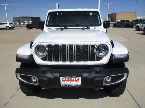 Used 2025 Jeep Wrangler Unlimited Sahara AWD/4WD image 10