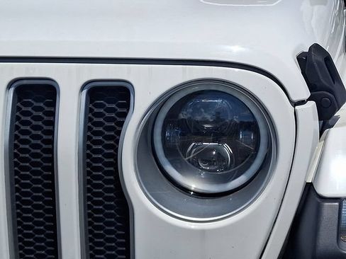 Used 2018 Jeep Wrangler Unlimited Sahara AWD/4WD image 9