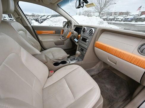 Used 2009 Lincoln MKZ image 23