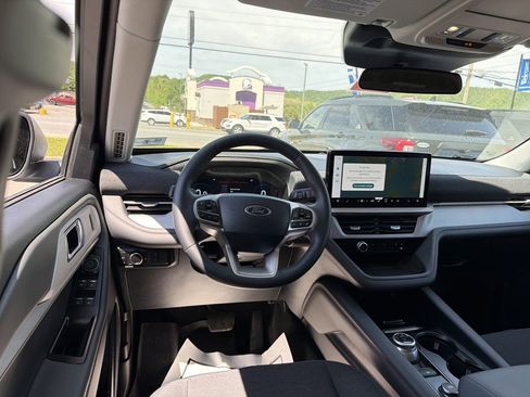 Used 2025 Ford Explorer Active AWD/4WD image 14