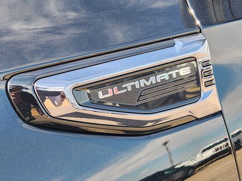 Certified 2025 GMC Yukon Denali Ultimate w/ LPO, Floor Liner Package AWD/4WD image 12