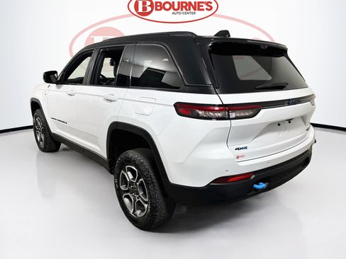 Used 2024 Jeep Grand Cherokee Trailhawk w/ Luxury Tech Group III AWD/4WD image 9