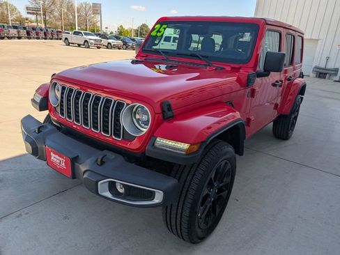 Used 2025 Jeep Wrangler Unlimited Sahara w/ Safety Group AWD/4WD image 39