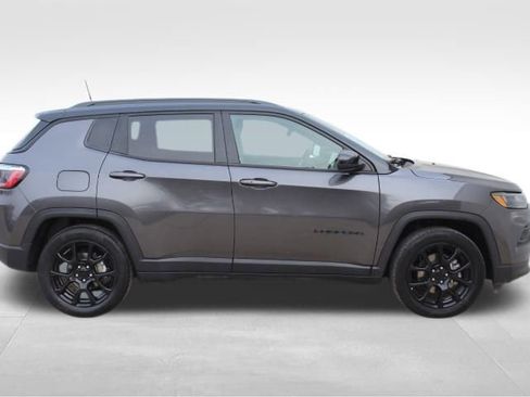 Used 2022 Jeep Compass Altitude image 5
