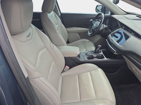 Used 2019 Cadillac XT4 Premium Luxury image 10