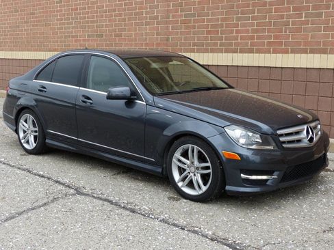Used 2013 Mercedes-Benz C 250 Sedan image 12