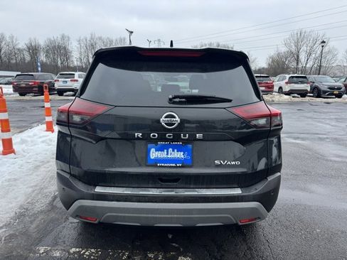 Used 2021 Nissan Rogue SV image 3