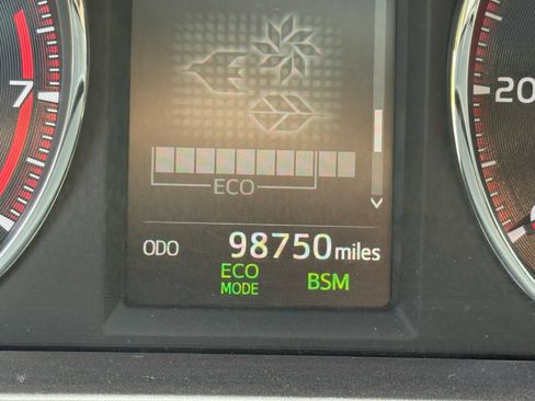 Used 2016 Toyota RAV4 SE FWD image 21