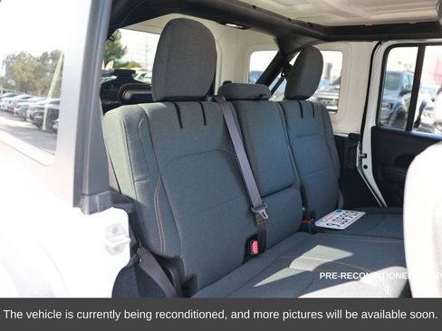 Used 2024 Jeep Wrangler Unlimited image 13