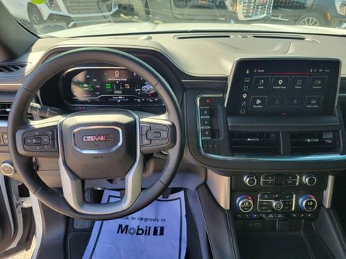 Used 2023 GMC Yukon SLT RWD image 17