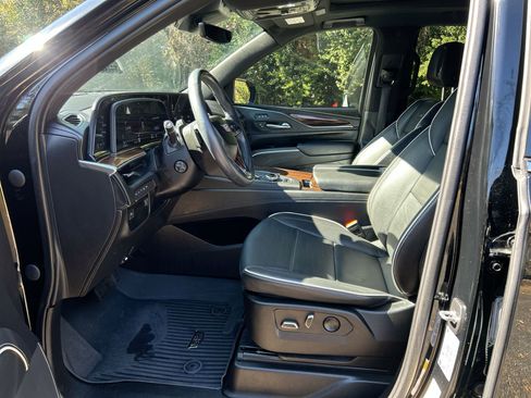 Certified 2023 Cadillac Escalade Premium Luxury w/ LPO, Radiant Package image 16