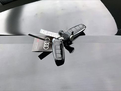 Used 2022 Audi Q8 Premium Plus image 15