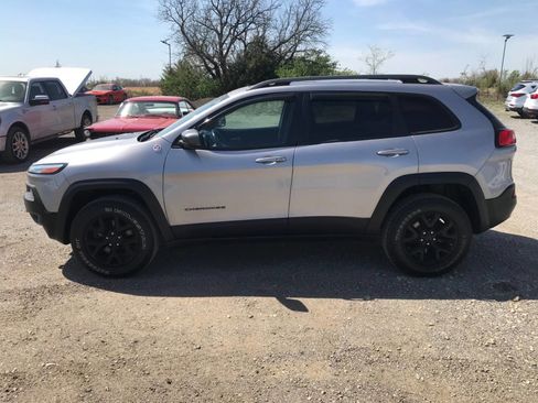 Used 2018 Jeep Cherokee Trailhawk w/ Quick Order Package 27L AWD/4WD image 2