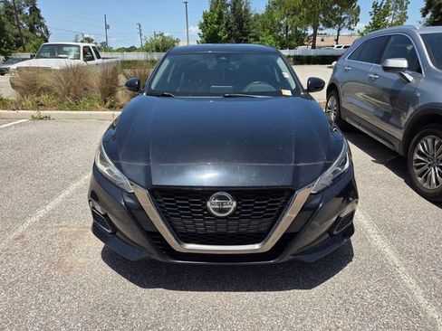 Used 2020 Nissan Altima 2.5 SR w/ Premium Package FWD image 2