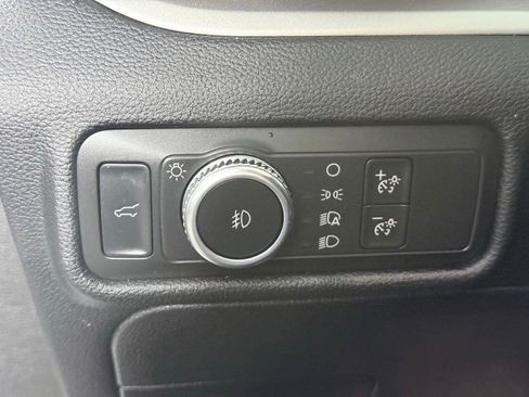 Used 2021 Ford Explorer XLT w/ Equipment Group 202A AWD/4WD image 21