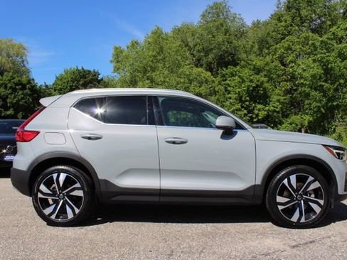 Certified 2024 Volvo XC40 B5 Ultimate w/ Climate Package AWD/4WD image 11