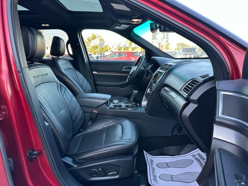 Used 2018 Ford Explorer Platinum image 10