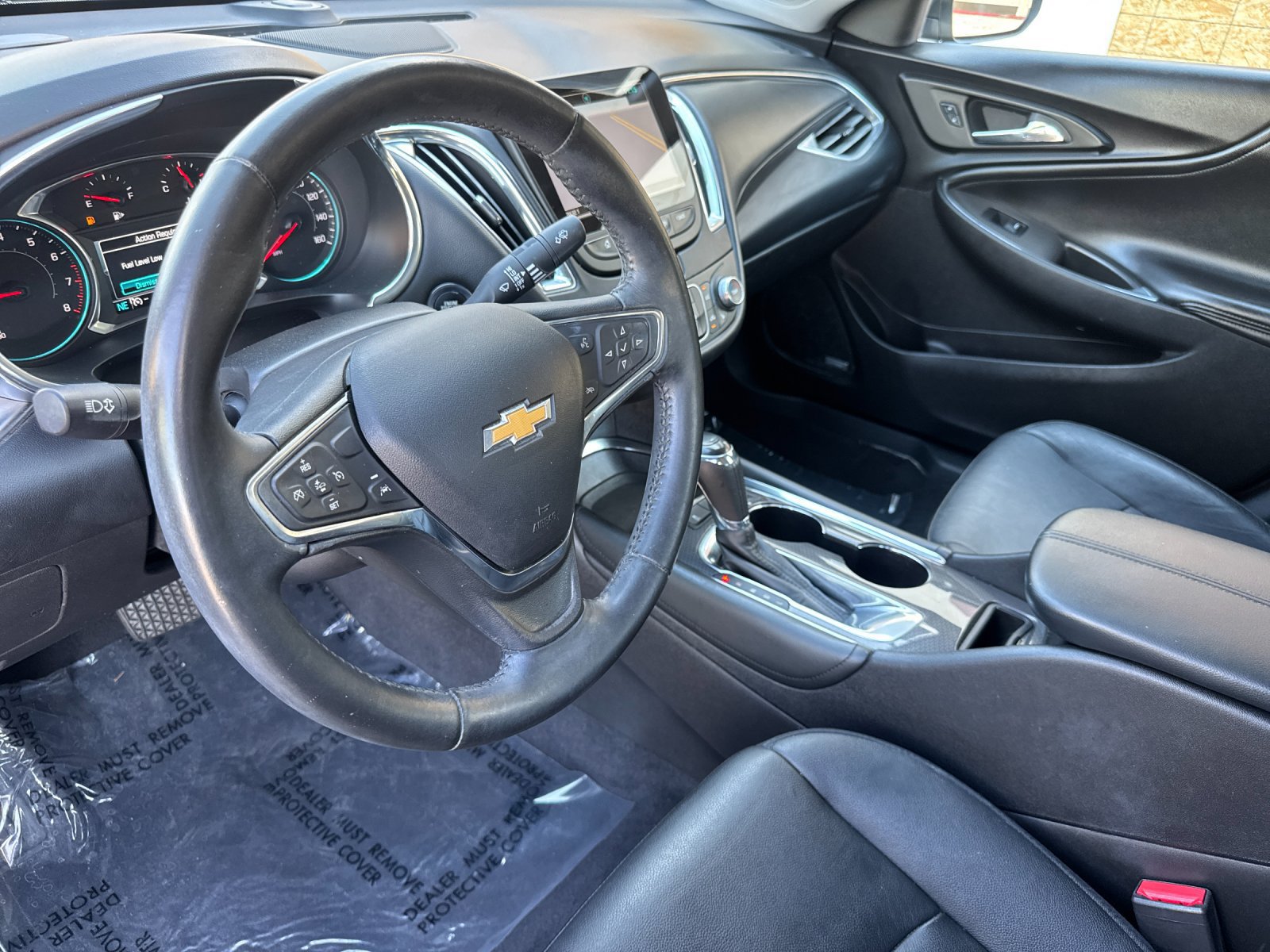 Used 2017 Chevrolet Malibu LT w/ Leather Package FWD image 10