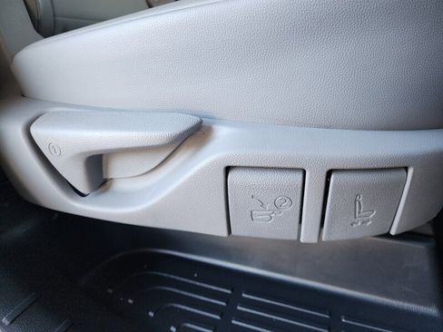 Used 2022 Toyota Highlander XLE image 72