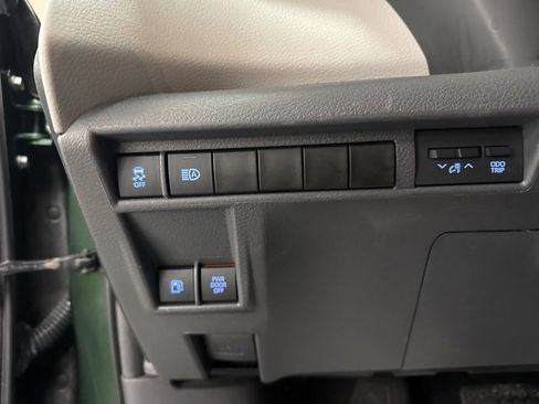 Used 2024 Toyota Sienna XLE image 27