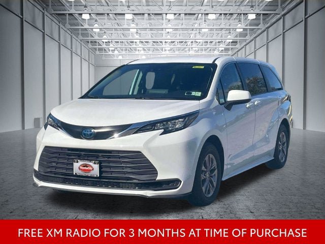Used 2022 Toyota Sienna LE FWD image 4