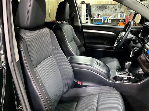 Used 2016 Toyota Highlander Plus AWD/4WD image 9