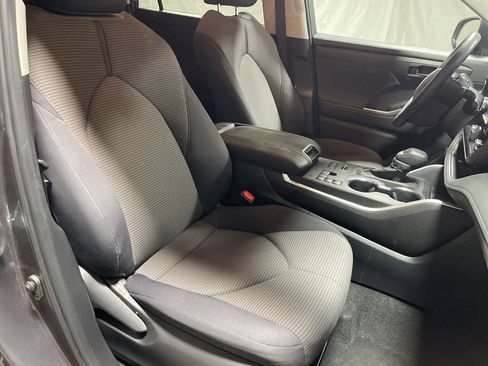 Used 2024 Toyota Highlander XLE image 9