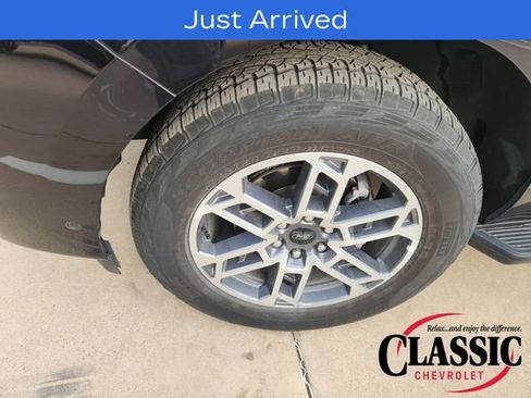 Used 2025 Ford Expedition Active AWD/4WD image 11