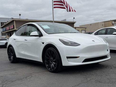 Used 2023 Tesla Model Y Performance AWD/4WD image 3