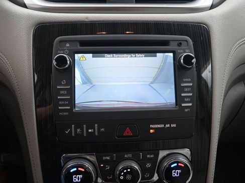 Used 2016 Chevrolet Traverse LT image 10