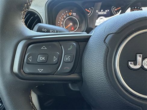 Used 2024 Jeep Gladiator Sport image 25