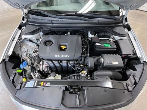 Used 2017 Hyundai Elantra Limited FWD image 31