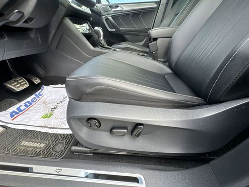 Used 2022 Volkswagen Tiguan SE R-Line image 12