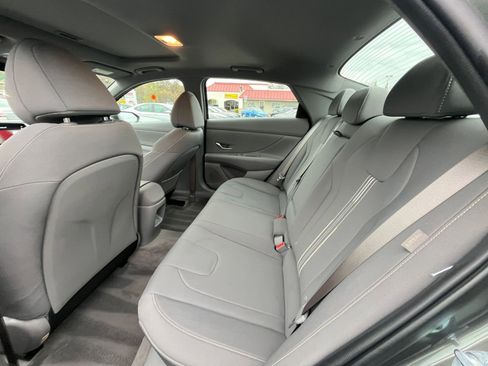 Used 2025 Hyundai Elantra SEL image 25