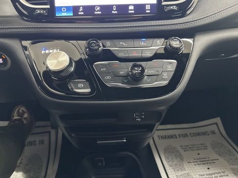 New 2026 Chrysler Pacifica Select AWD/4WD image 42