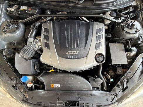 Used 2013 Hyundai Genesis 3.8 RWD image 28