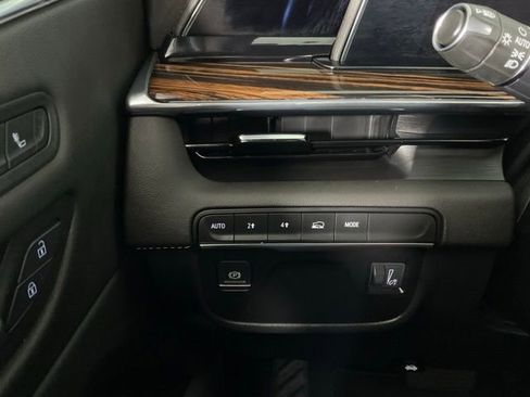 Certified 2024 Cadillac Escalade ESV Premium Luxury image 24